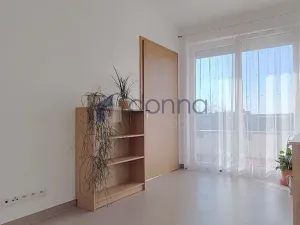 Pronájem bytu 2+kk, Praha, Hlučkova, 46 m2