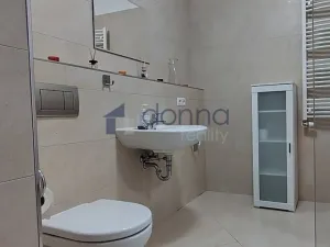 Pronájem bytu 2+kk, Praha, Hlučkova, 46 m2