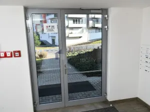 Pronájem bytu 2+kk, Praha, Hlučkova, 46 m2