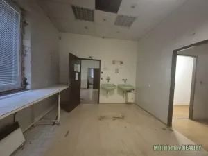 Pronájem obchodního prostoru, Praha - Libeň, náměstí Dr. Václava Holého, 300 m2