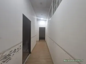 Pronájem obchodního prostoru, Praha - Libeň, náměstí Dr. Václava Holého, 300 m2