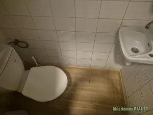 Pronájem obchodního prostoru, Praha - Libeň, náměstí Dr. Václava Holého, 300 m2