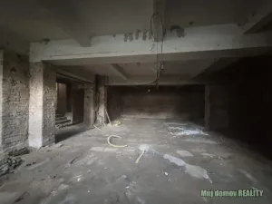 Pronájem obchodního prostoru, Praha - Libeň, náměstí Dr. Václava Holého, 300 m2