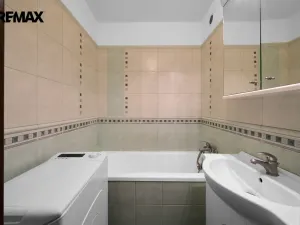 Pronájem bytu 2+1, Pardubice - Zelené Předměstí, nábřeží Závodu míru, 59 m2