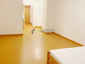 Pronájem bytu 1+kk, Praha, Grafická, 37 m2