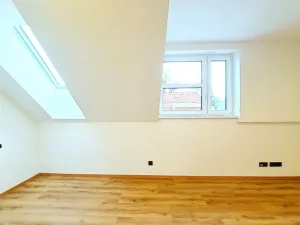Prodej rodinného domu, Stochov, náměstí u dubu, 96 m2