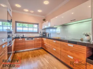 Prodej rodinného domu, Praha - Horní Počernice, Zárybnická, 307 m2