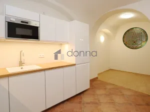 Pronájem bytu 2+1, Praha, Úvoz, 75 m2