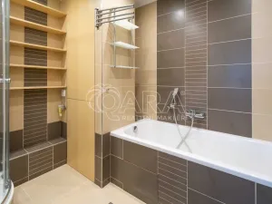 Pronájem bytu 3+1, Praha - Prosek, Jablonecká, 68 m2