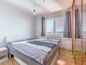 Pronájem bytu 2+kk, Praha, Štúrova, 40 m2