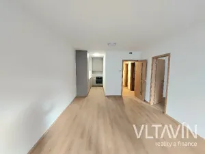 Pronájem bytu 2+kk, Praha - Hloubětín, Domalípova, 53 m2