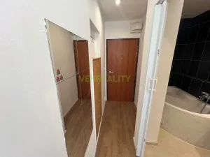 Pronájem bytu 1+kk, Praha - Modřany, Rodopská, 30 m2