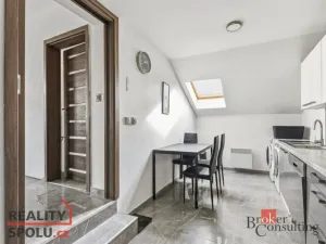 Prodej bytu 3+1, Trutnov - Poříčí, Voletinská, 61 m2