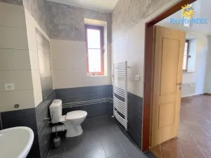 Pronájem obchodního prostoru, Jesenice, Budějovická, 79 m2