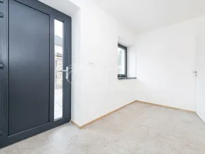 Prodej vícegeneračního domu, Chocerady, 245 m2