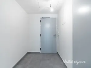 Pronájem bytu 1+kk, Praha - Hloubětín, Poděbradská, 32 m2