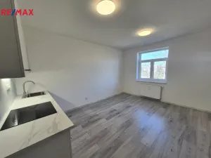 Pronájem bytu 2+kk, Milovice, Slepá, 51 m2