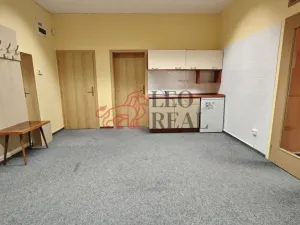 Pronájem kanceláře, Pečky, Chvalovická, 71 m2