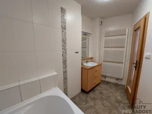 Pronájem bytu 2+kk, Praha, Benická, 80 m2