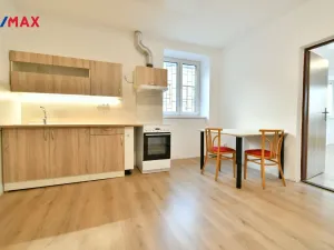 Pronájem bytu 1+1, Nová Paka, Masarykovo náměstí, 50 m2