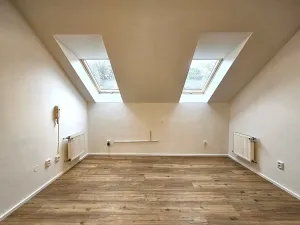 Pronájem kanceláře, Praha, Vinopalnická, 104 m2