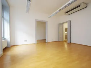 Pronájem kanceláře, Praha - Smíchov, Štefánikova, 70 m2