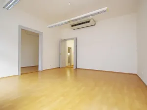 Pronájem kanceláře, Praha - Smíchov, Štefánikova, 70 m2