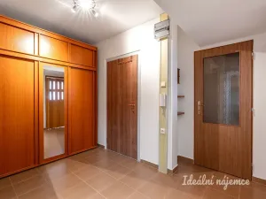 Pronájem bytu 1+1, Praha - Kobylisy, Luhovská, 41 m2