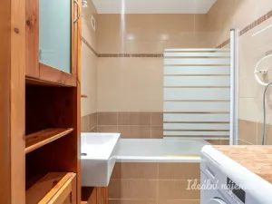 Pronájem bytu 1+1, Praha - Kobylisy, Luhovská, 41 m2