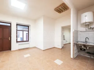 Pronájem obchodního prostoru, Praha - Karlín, Sokolovská, 85 m2