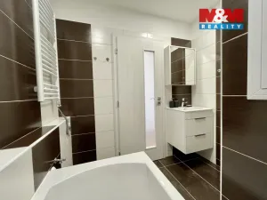 Pronájem bytu 1+1, Chomutov, Březenecká, 33 m2