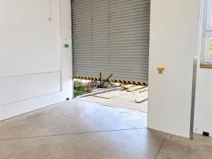 Pronájem skladu, Praha, Počernická, 400 m2