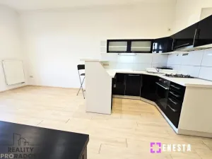 Pronájem bytu 2+1, Praha - Nusle, náměstí Generála Kutlvašra, 57 m2