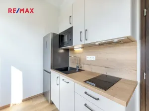 Pronájem bytu 1+kk, Praha - Libeň, náměstí Dr. Václava Holého, 27 m2