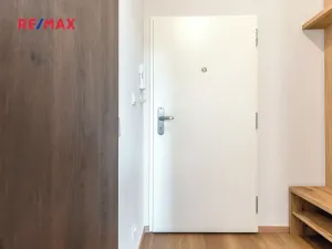 Pronájem bytu 1+kk, Praha - Libeň, náměstí Dr. Václava Holého, 27 m2