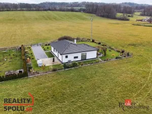 Prodej rodinného domu, 1639 m2