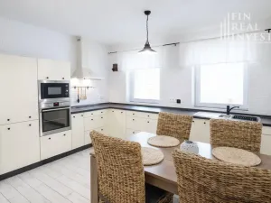 Prodej rodinného domu, Hovorany, 328 m2