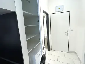 Pronájem bytu 1+kk, Praha - Vysočany, Poděbradská, 29 m2