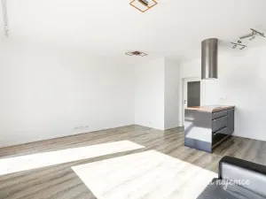 Pronájem bytu 2+kk, Praha - Hloubětín, Modrého, 58 m2