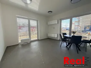 Pronájem bytu 3+kk, Pohořelice, U Kasáren, 69 m2