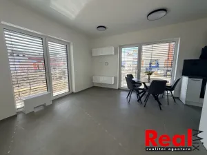 Pronájem bytu 3+kk, Pohořelice, U Kasáren, 69 m2