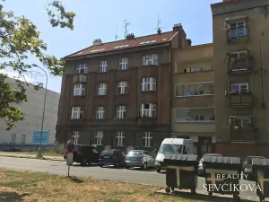 Pronájem atypického bytu, Hradec Králové, Smetanovo nábřeží, 80 m2