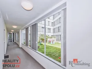 Pronájem bytu 1+kk, Praha, Trmická, 40 m2