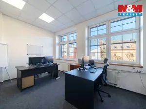 Pronájem kanceláře, Plzeň, Božkovské náměstí, 1021 m2