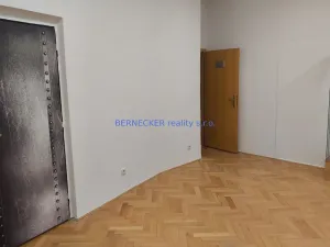 Pronájem kanceláře, Hradec Králové - Pražské Předměstí, S. K. Neumanna, 31 m2