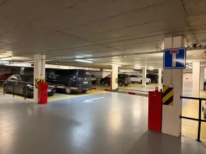 Pronájem garážového stání, Praha - Troja, Hnězdenská, 20 m2