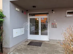 Prodej bytu 1+kk, Praha - Uhříněves, U uhříněveské obory, 39 m2