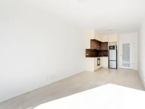 Pronájem bytu 1+kk, Praha - Hostavice, Českobrodská, 31 m2