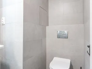 Pronájem bytu 1+kk, Praha - Hostavice, Českobrodská, 31 m2