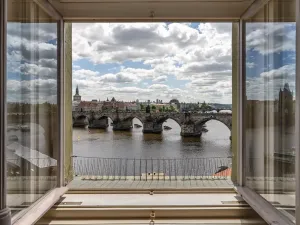 Pronájem bytu 3+1, Praha - Malá Strana, U lužického semináře, 111 m2